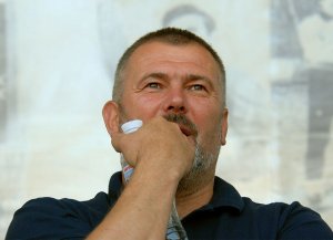 Інтерв'ю з почесним президентом СК Дніпро-1 Юрієм Березою Інтерв'ю з почесним президентом СК Дніпро-1 Юрієм Березою